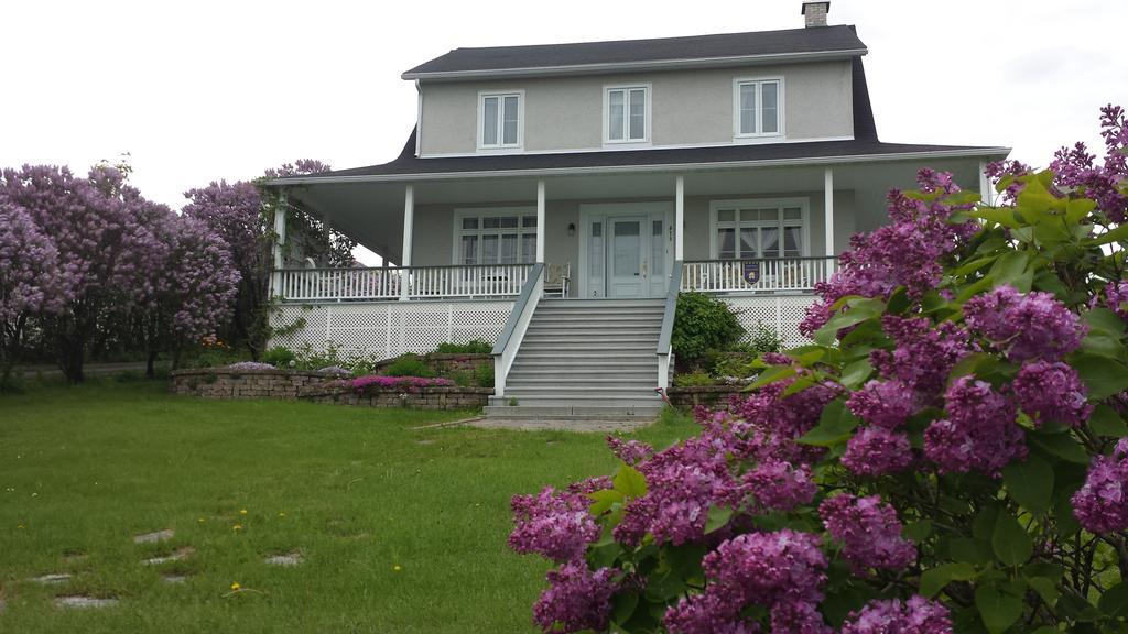 Auberge Gite Maison Des Lilas La Malbaie Bagian luar foto