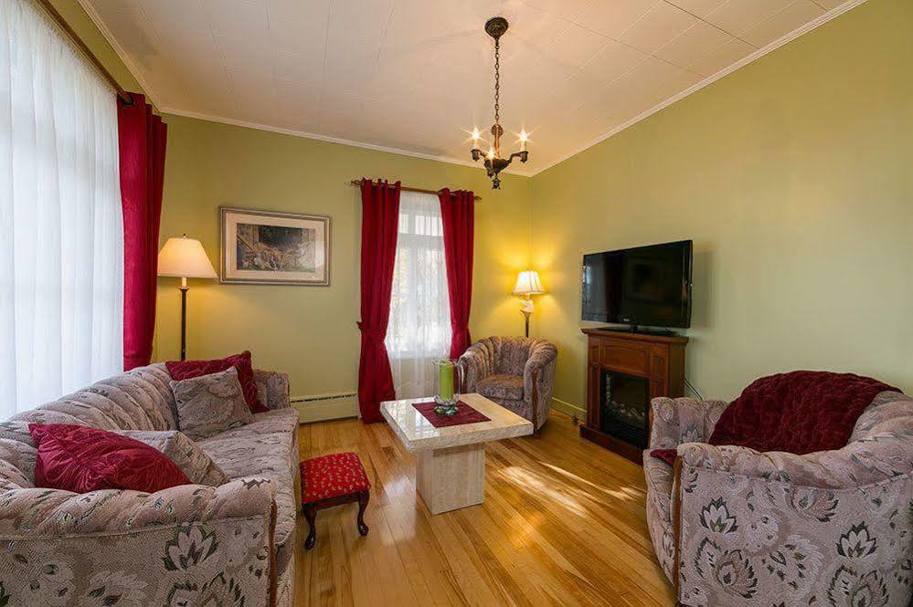 Auberge Gite Maison Des Lilas La Malbaie Bagian luar foto